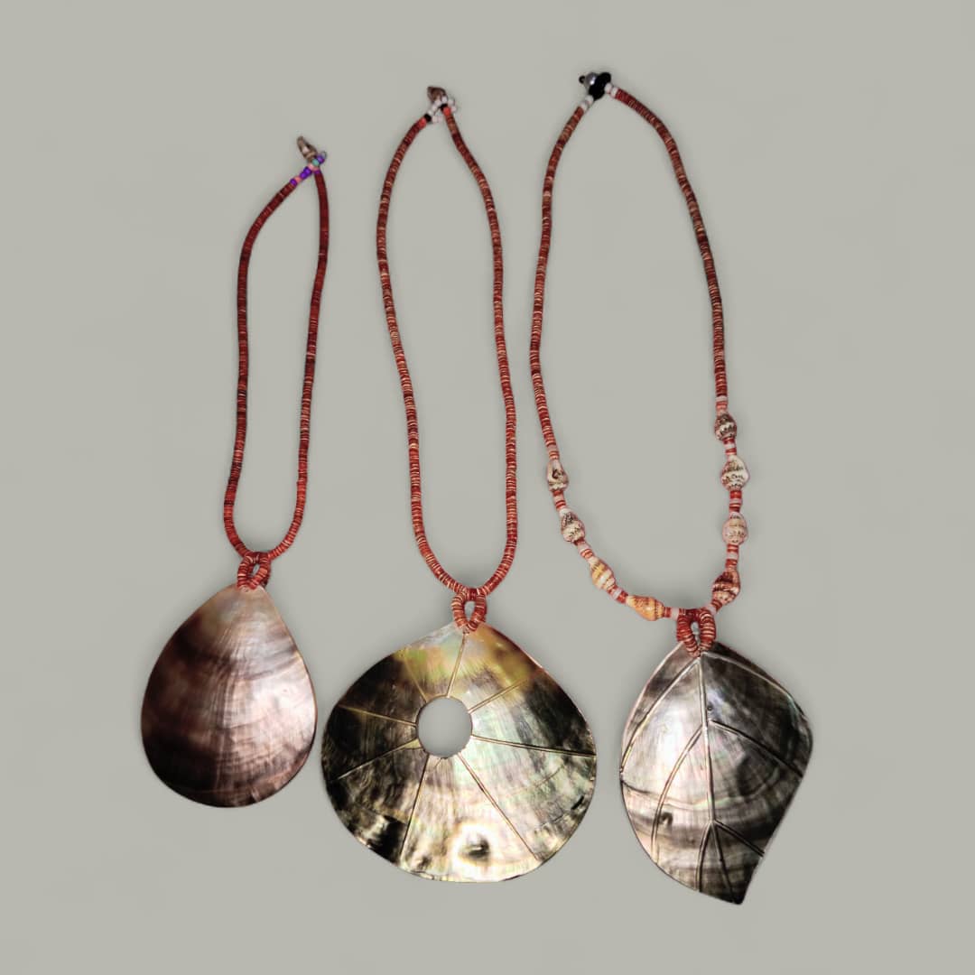 Black-lip pendant necklace.